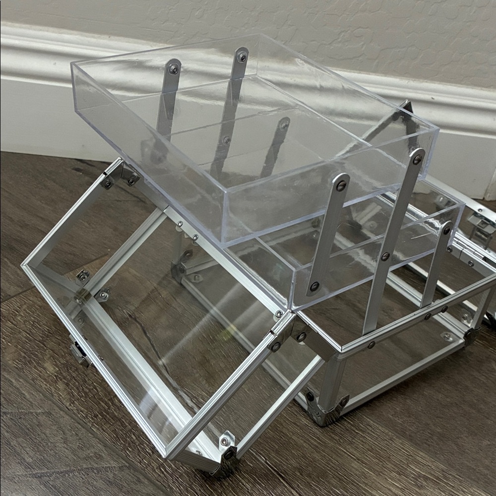 Vintage Clear Acrylic Train Case Organizer/Cosmetic, Makeup, Jewelry Storage Box - Picture 4 of 6